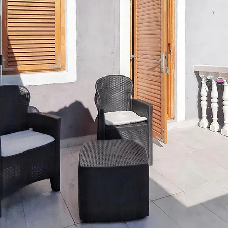 Charming House In + Balcony * Jezera