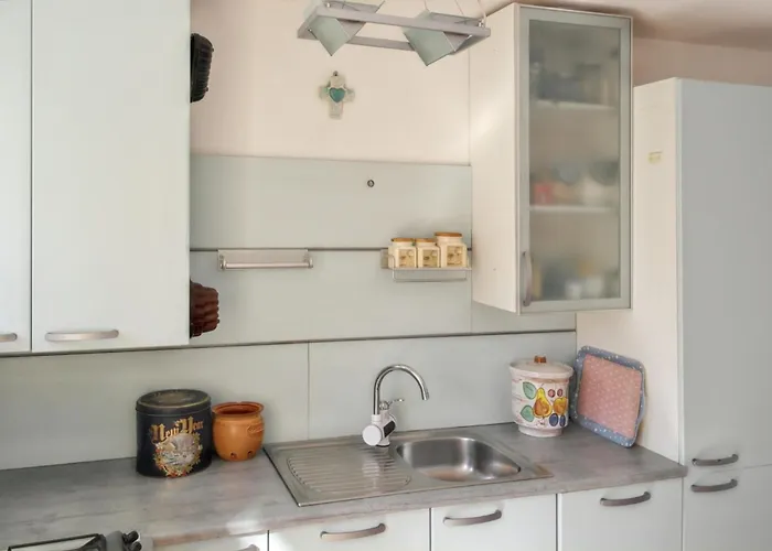 Charming House In + Balcony Jezera