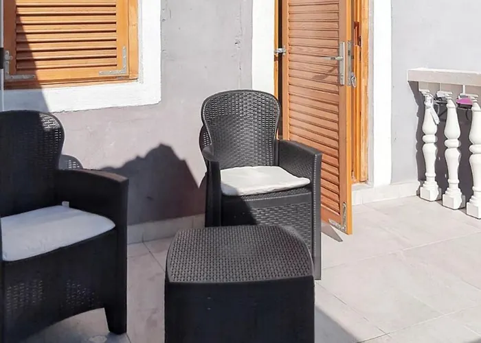 Charming House In + Balcony * Jezera