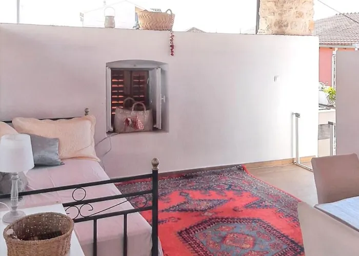 Charming House In + Balcony * Jezera